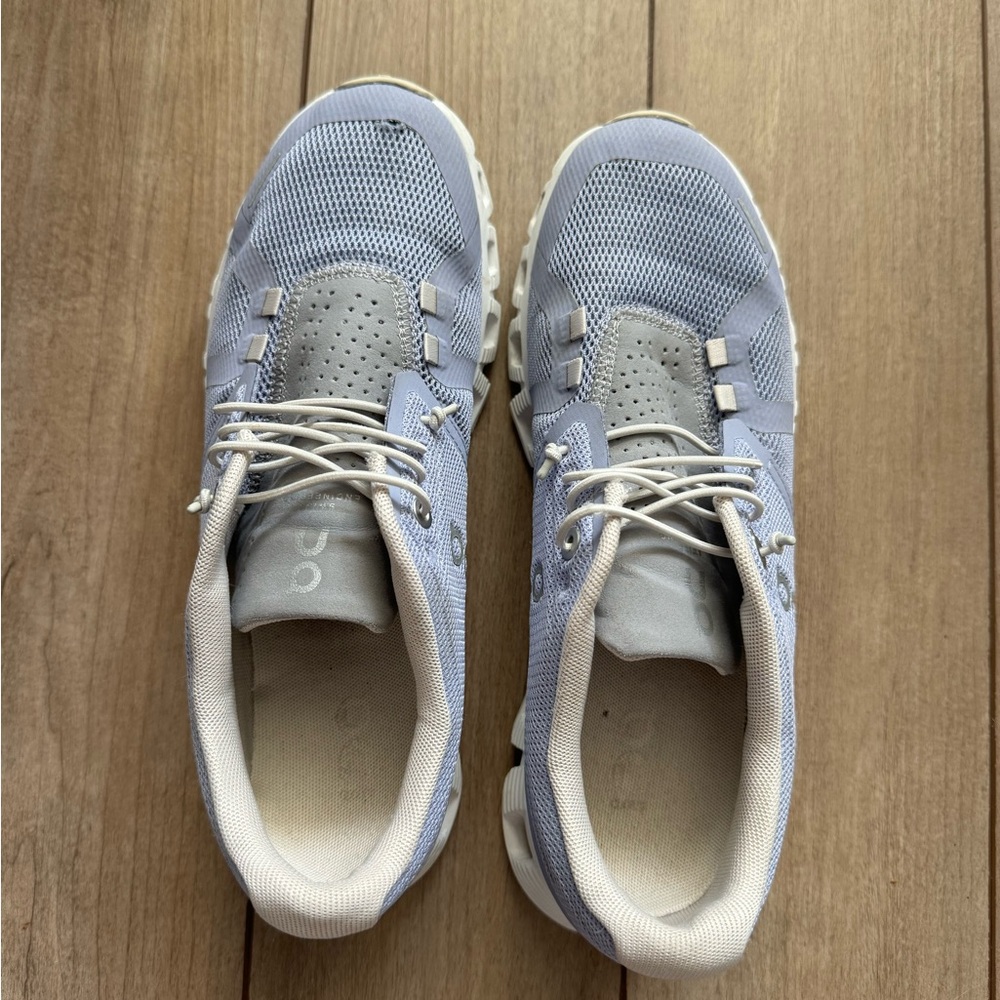 On Cloud 5  running shoes